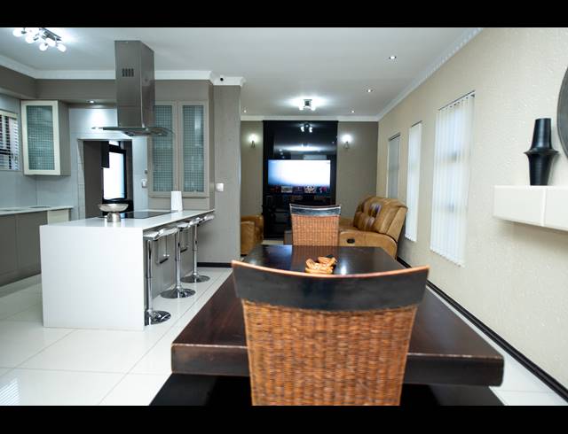 4.5 BEDROOM FREESTANDING FOR SALE IN CRYSTAL PARK